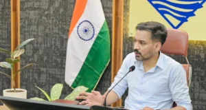 देहरादून में मौसम का ‘रेड अलर्ट’: अत्यंत भारी बारिश की चेतावनी, प्रशासन 24×7 अलर्ट मोड में