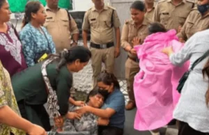 देहरादून: स्वास्थ्य मंत्री आवास के बाहर 4 नर्सिंग बेरोजगार महिलाओं ने पीया फिनायल, एक ICU में भर्ती
