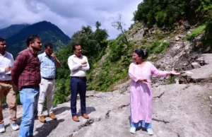 पिंडर घाटी में डीएम ने किया स्थलीय निरीक्षण, आपदा प्रभावित सड़कों के स्थायी समाधान के दिए निर्देश