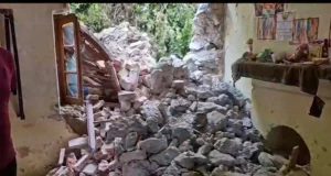 मसूरी: एसडीएम कार्यालय परिसर में चट्टान गिरने से मचा हड़कंप