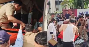 सेंट्रियो मॉल के सामने सर्वे ऑफ इंडिया की दीवार ढही, मलबे में दबकर युवक घायल