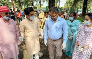 माननीय उच्च न्यायालय के आदेश के अनुपालन में IDPL क्षेत्र में चलाया गया वृहद स्वच्छता अभियान