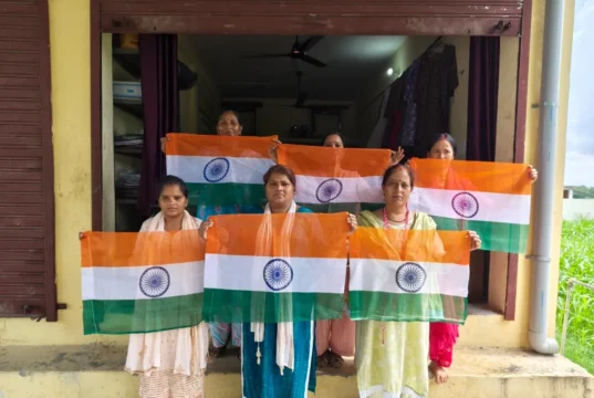 हर घर लहराएगा दून की महिलाओं का तिरंगा, सहसपुर में 5 हजार से ज्यादा हैंडमेड झंडे तैयार