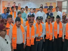 देहरादून में BJP का बड़ा शक्ति प्रदर्शन! सैकड़ों पूर्व सैनिकों ने थामा कमल, भट्ट बोले- 2027 में लगेगी जीत की हैट्रिक
