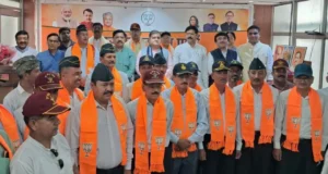 देहरादून में BJP का बड़ा शक्ति प्रदर्शन! सैकड़ों पूर्व सैनिकों ने थामा कमल, भट्ट बोले- 2027 में लगेगी जीत की हैट्रिक