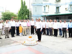 सूचना एवं लोकसंपर्क विभाग परिसर में महानिदेशक बंशी धर तिवारी ने किया ध्वजारोहण
