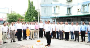 सूचना एवं लोकसंपर्क विभाग परिसर में महानिदेशक बंशी धर तिवारी ने किया ध्वजारोहण