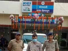 लख्खीबाग में शराब तस्करी पर पुलिस की कार्रवाई, 8 पेटी अंग्रेजी शराब के साथ आरोपी गिरफ्तार
