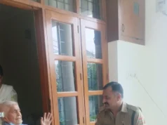 बुजुर्गों के साथ खड़ी दून पुलिस, घर पहुंचकर साइबर फ्रॉड से किया सावधान