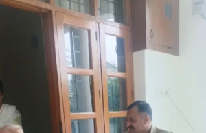 बुजुर्गों के साथ खड़ी दून पुलिस, घर पहुंचकर साइबर फ्रॉड से किया सावधान