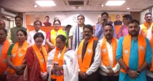 श्रीनगर मेयर समेत 10 पार्षद भाजपा में शामिल