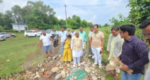 बाढ़ प्रभावित क्षेत्रों का मंत्री और विधायक ने किया स्थलीय निरीक्षण, अधिकारियों को त्वरित कार्रवाई के निर्देश