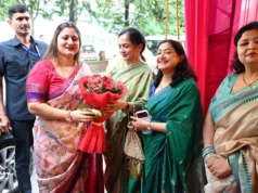 पुलिस लाइन देहरादून में खनकी चूड़ियां, झूले पर सजी तीज की मस्ती; सुनीता बनीं ‘तीज क्वीन’