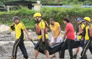 सहस्त्रधारा में स्नान के दौरान डूबे व्यक्ति का शव 2 किमी दूर बरामद, SDRF ने चलाया सर्च अभियान