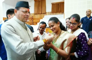 मुख्यमंत्री को महिलाओं ने बांधा रक्षा सूत्र, मुख्यमंत्री ने दी सभी को रक्षा बन्धन की शुभकामनाएं