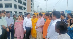 आढ़त बाजार के विकास कार्यों का विधायक विनोद चमोली और एमडीडीए उपाध्यक्ष बंशीधर तिवारी ने किया स्थलीय निरीक्षण