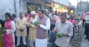 मुख्यमंत्री धामी ने ‘लोकल फॉर वोकल’ को दिया प्रोत्साहन, लोहियाहेड में पैदल पहुंचकर स्थानीय स्टॉल पर लिया टिकी का स्वाद