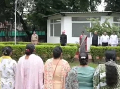 स्वतंत्रता दिवस पर डीएम आशीष चौहान ने फहराया तिरंगा, बोले—आजादी की रक्षा करना हम सभी की जिम्मेदारी