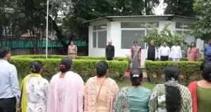 स्वतंत्रता दिवस पर डीएम आशीष चौहान ने फहराया तिरंगा, बोले—आजादी की रक्षा करना हम सभी की जिम्मेदारी