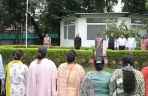 स्वतंत्रता दिवस पर डीएम आशीष चौहान ने फहराया तिरंगा, बोले—आजादी की रक्षा करना हम सभी की जिम्मेदारी