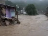 देहरादून में बारिश का कहर: चानचक में नदी किनारे 3 मकान ध्वस्त, चंद्रबनी में सड़कों पर सैलाब