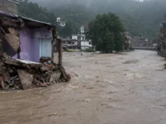 देहरादून में बारिश का कहर: चानचक में नदी किनारे 3 मकान ध्वस्त, चंद्रबनी में सड़कों पर सैलाब