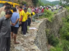 उत्तराखंड: देवप्रयाग-पौड़ी मार्ग पर कार गहरी खाई में गिरी, 5 की मौत, एक बच्चा घायल