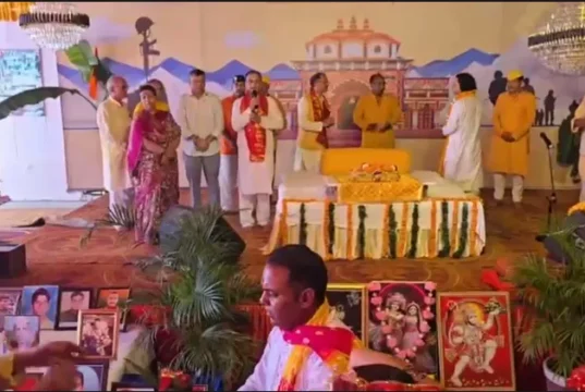 वीर शहीदों की स्मृति को समर्पित श्रीमद् भागवत कथा में पहुंचे महापौर सौरभ थपलियाल
