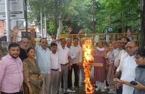 नितिन नवीन की कथित टिप्पणी के विरोध में कांग्रेस का प्रदर्शन, पुतला फूंका