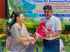 प्रदूषण के खिलाफ ऋषिकेश के छात्रों की हुंकार, महापौर ने दिलाई ‘स्वच्छ हवा’ की शपथ