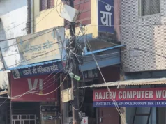 दादी के घर में जाते ही मासूम को गोद में उठाकर ले गया युवक ईदगाह रोड पर दिनदहाड़े अपहरण से मचा हड़कंप ज्वालापुर पुलिस ने शुरू की तलाश
