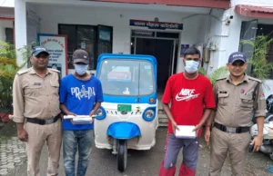 स्नेचिंग करने वाले ऑटो गैंग के दो सदस्य गिरफ्तार, दो मोबाइल और खुखरी बरामद