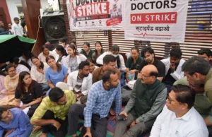 मंत्री सुबोध उनियाल ने दून अस्पताल पहुंचकर पीजी, एसआर और जेआर डॉक्टरों को दिया स्टाइपेंड बढ़ाने का भरोसा, धरना स्थगित