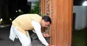 प्रधानमंत्री श्री नरेंद्र मोदी के जन्मदिवस पर मुख्यमंत्री धामी ने जलाया ‘आशीर्वाद का दीया’