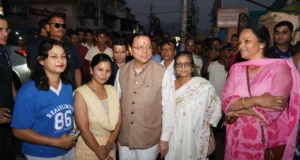 जल सृष्टि पार्क के लोकार्पण से लौटते समय सीएम धामी ने अचानक रुकवाया काफिला, बच्चों और आमजन के साथ खिंचवाईं सेल्फी