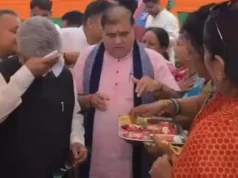 हल्द्वानी में तिलक पोंछने का वीडियो वायरल, कांग्रेस ने दुष्यंत गौतम पर साधा निशाना; 2027 चुनाव की तैयारियों के बीच गरमाई सियासत
