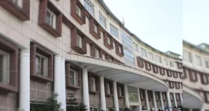 उत्तराखंड सचिवालय में महिला अधिकारी से छेड़छाड़ का आरोप, कर्मचारियों ने की पिटाई; उपनल कर्मचारी सरेंडर