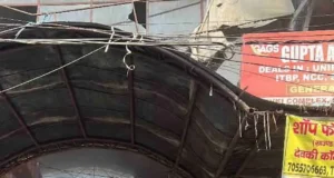 देहरादून के मोती बाजार स्थित रेवती कॉम्प्लेक्स में लगी आग, कपड़ों और फर्नीचर की दुकान का सामान जला