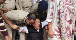 अंकिता भंडारी हत्याकांड: वीवीआईपी की भूमिका की जांच की मांग को लेकर लोकभवन के बाहर धरने पर बैठे कांग्रेस नेता, हिरासत में लिए गए