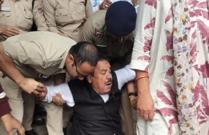 अंकिता भंडारी हत्याकांड: वीवीआईपी की भूमिका की जांच की मांग को लेकर लोकभवन के बाहर धरने पर बैठे कांग्रेस नेता, हिरासत में लिए गए
