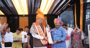 नमो क्रिकेट लीग में मुख्यमंत्री धामी ने खिलाड़ियों के साथ खेला क्रिकेट, बढ़ाया युवा खिलाड़ियों का उत्साह