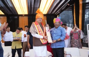 नमो क्रिकेट लीग में मुख्यमंत्री धामी ने खिलाड़ियों के साथ खेला क्रिकेट, बढ़ाया युवा खिलाड़ियों का उत्साह