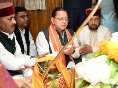 पीएम मोदी के सार्वजनिक जीवन और राष्ट्रसेवा के 25 वर्ष पूर्ण होने पर सीएम धामी ने काशी विश्वनाथ मंदिर में की विशेष पूजा
