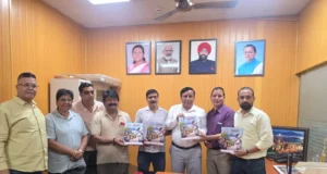 सूचना महानिदेशक बंशीधर तिवारी से मिला उत्तरांचल प्रेस क्लब का प्रतिनिधिमंडल, स्मारिका ‘गुलदस्ता 2026’ भेंट की