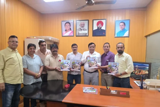सूचना महानिदेशक बंशीधर तिवारी से मिला उत्तरांचल प्रेस क्लब का प्रतिनिधिमंडल, स्मारिका ‘गुलदस्ता 2026’ भेंट की