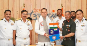 माउंट मुकुट ईस्ट का ऐतिहासिक आरोहण कर लौटे भारतीय तटरक्षक बल एवं एचएमआई के संयुक्त अभियान दल का मुख्यमंत्री ने किया फ्लैग-इन