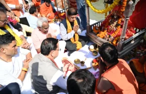 पीएम मोदी के सार्वजनिक जीवन के 25 वर्ष पूरे होने पर सीएम धामी ने हरकी पैड़ी पर की गंगा आरती