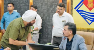 92 शिकायतें, कई परिवारों का दर्द; समाधान दिवस में डीएम ने अधिकारियों को दिए सख्त निर्देश