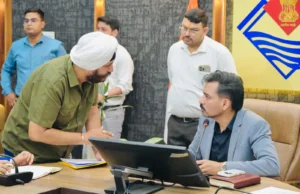 92 शिकायतें, कई परिवारों का दर्द; समाधान दिवस में डीएम ने अधिकारियों को दिए सख्त निर्देश