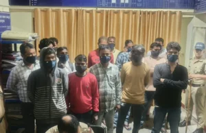 देहरादून: शराबियों को बस में भरकर थाने ले पहुंची पुलिस, 20 लोगों पर कार्रवाई; 45 के चालान